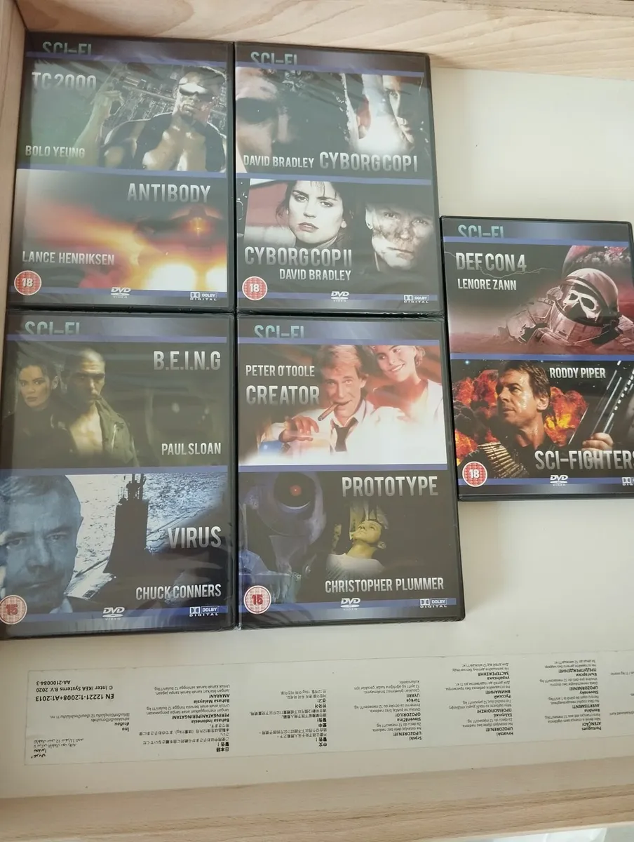 10 SciFi Movies box set 8 movies sealed - Image 1