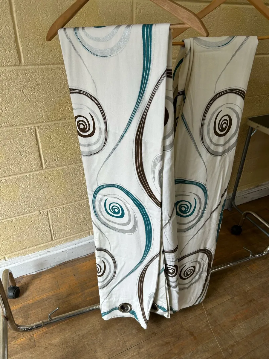 Curtain’s - Image 1