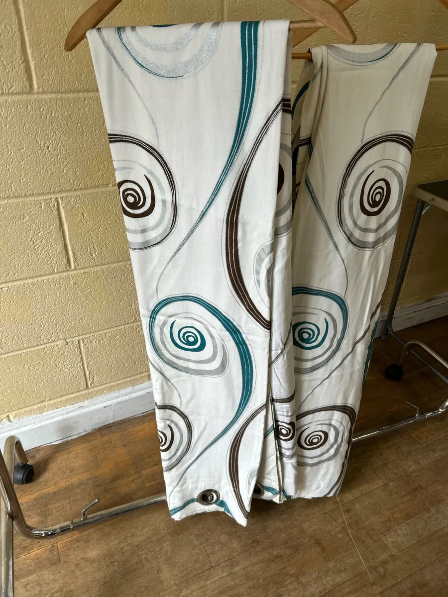 Curtain’s - Image 2