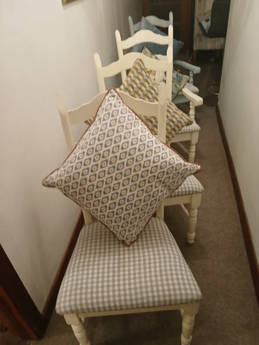 Chairs vintage lot of ....(4)...delivered - Image 1