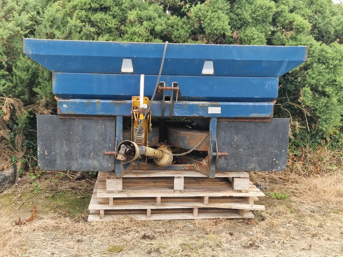 Fertiliser Spreader - Image 1