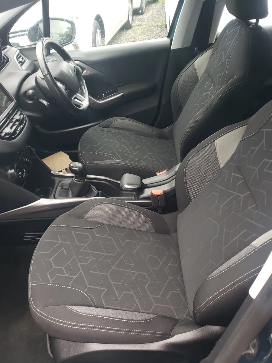 Peugeot 2008 2017 - Image 2