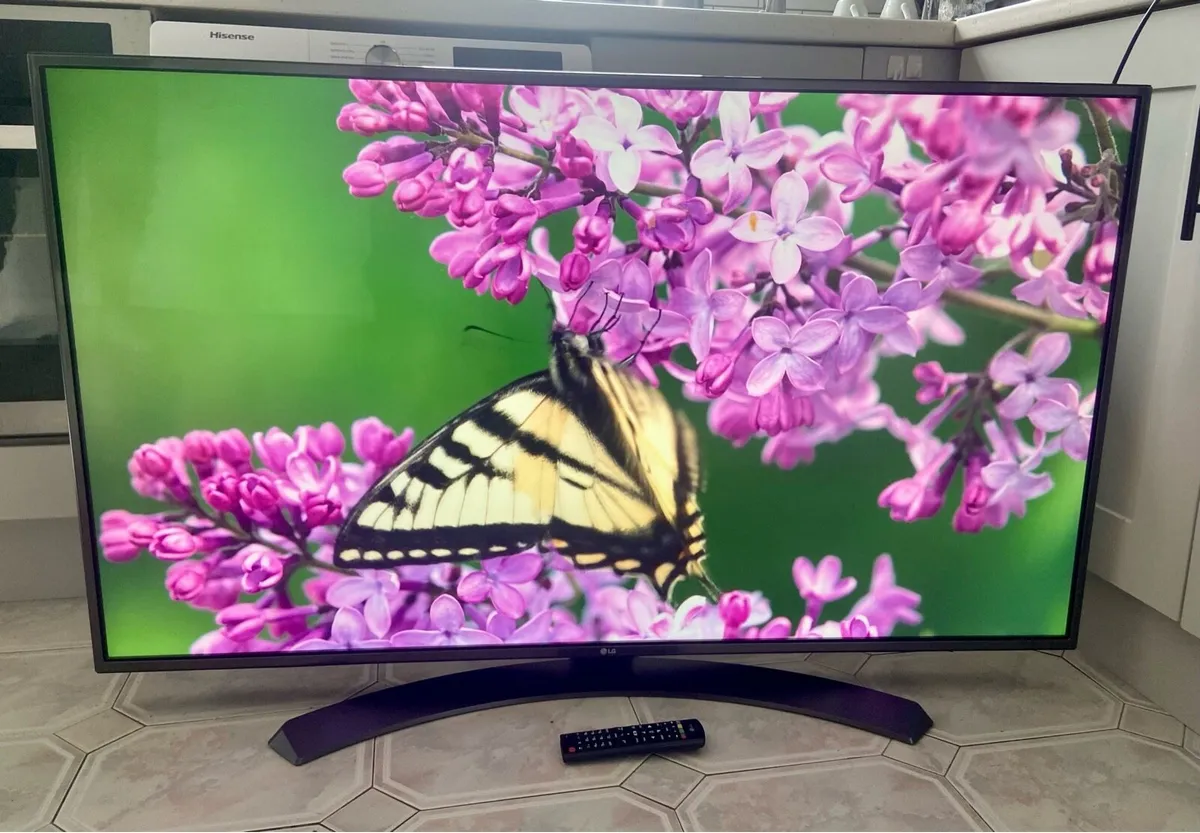 LG 55 inches 4K SMART TV - Image 2
