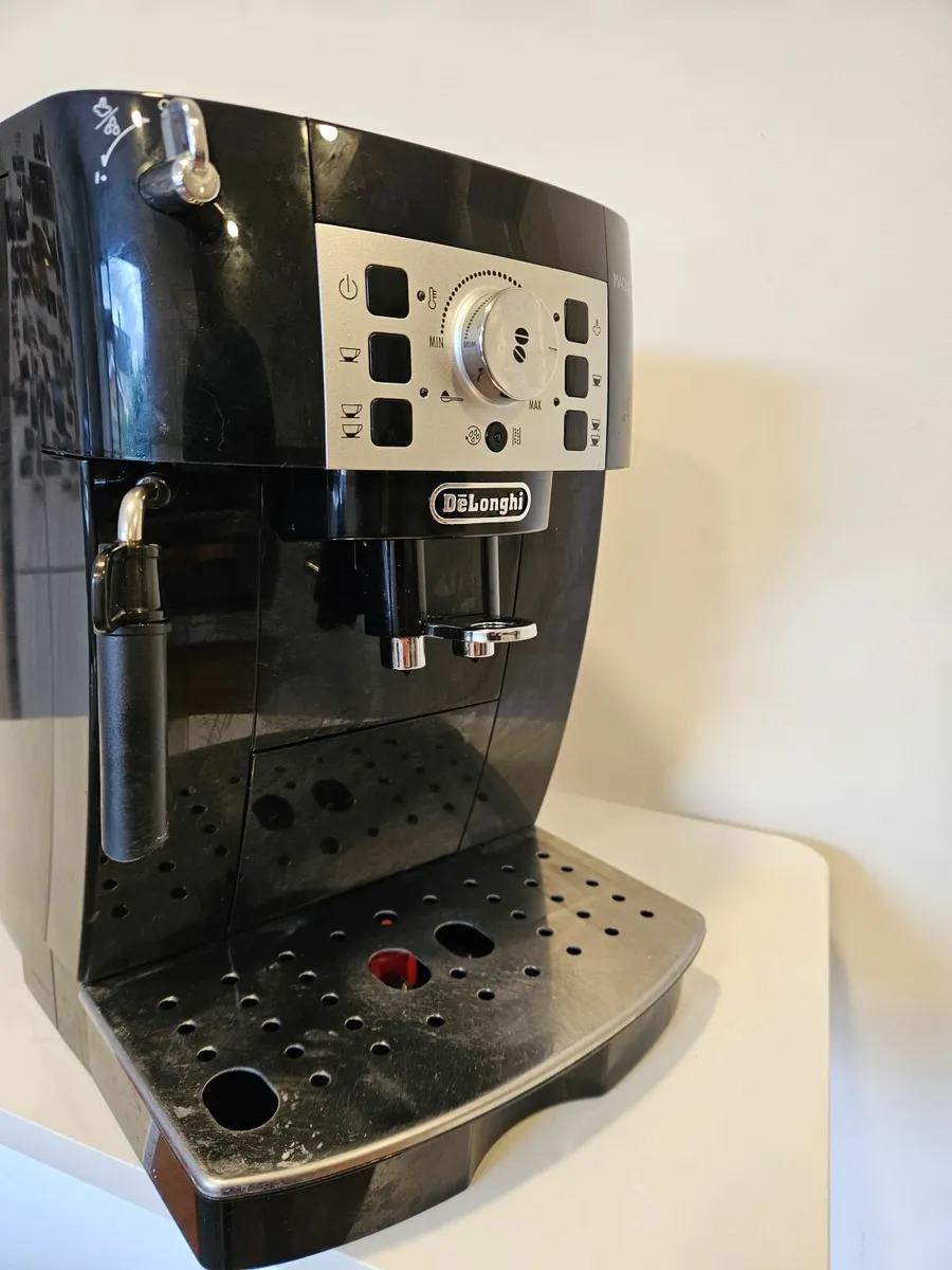 DeLonghi MagnificaS Espresso coffee machine - Image 1