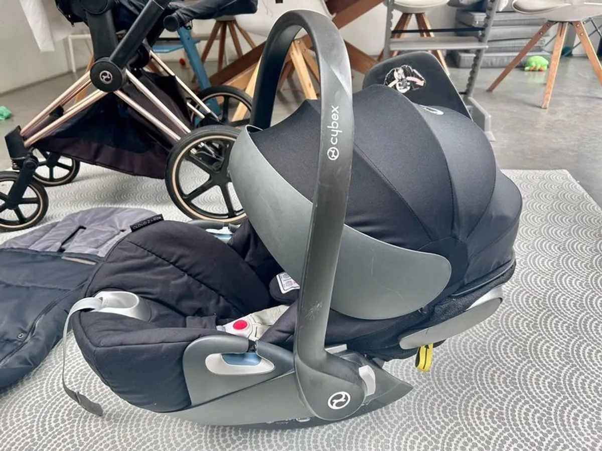 Cybex Priam Rose Gold Travel System - Image 2