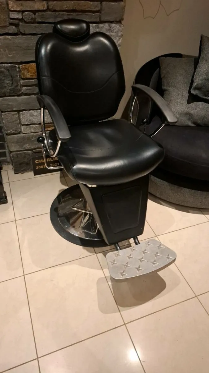 Barber  chair - Image 1