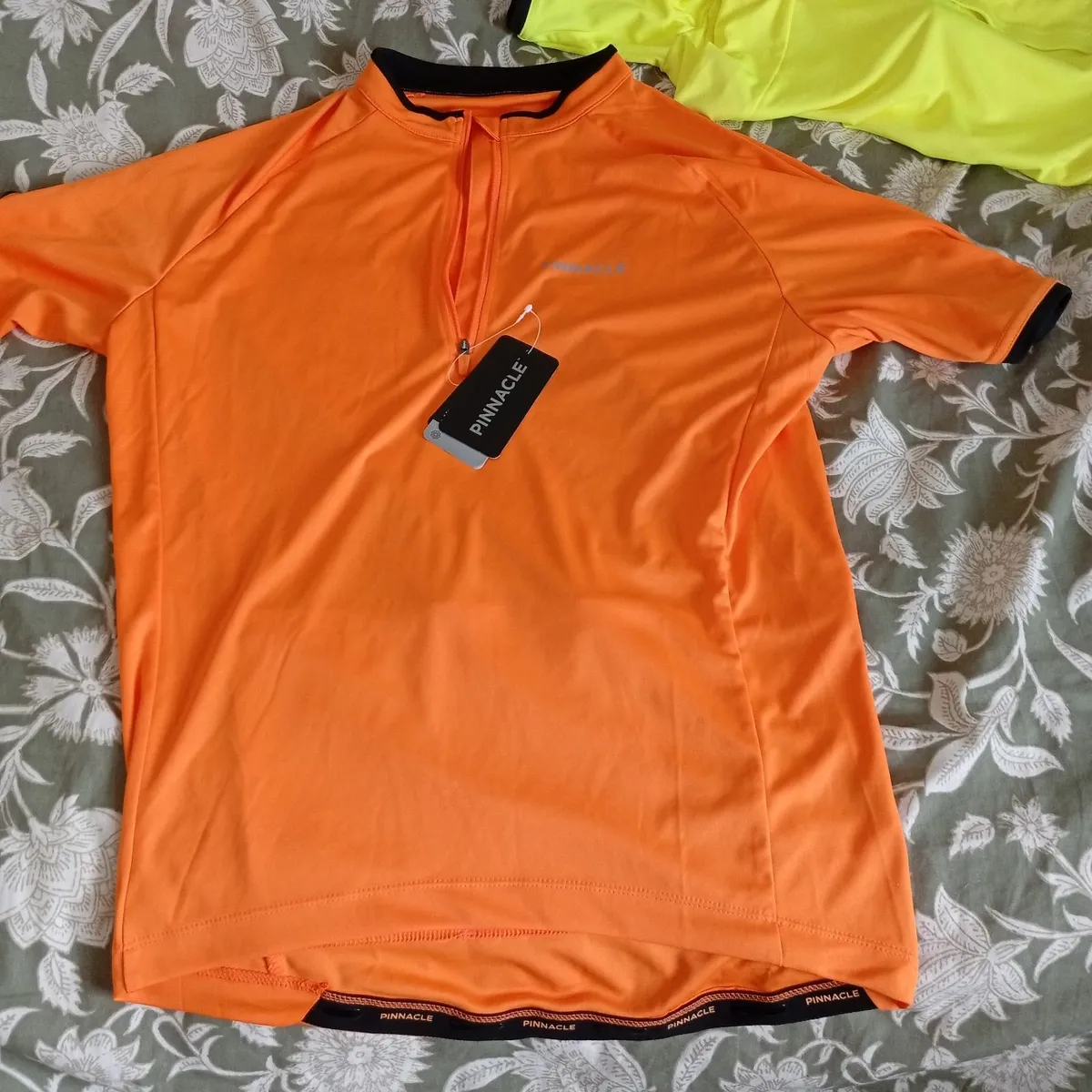 Cycling tops and cycling pants - Image 3