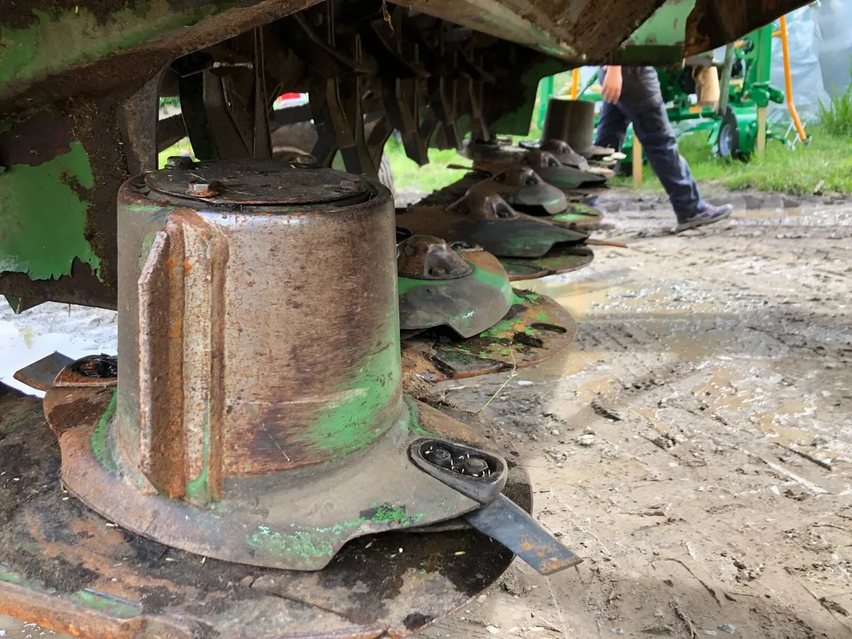 Krone 3201 trailed mower with grouper - Image 2