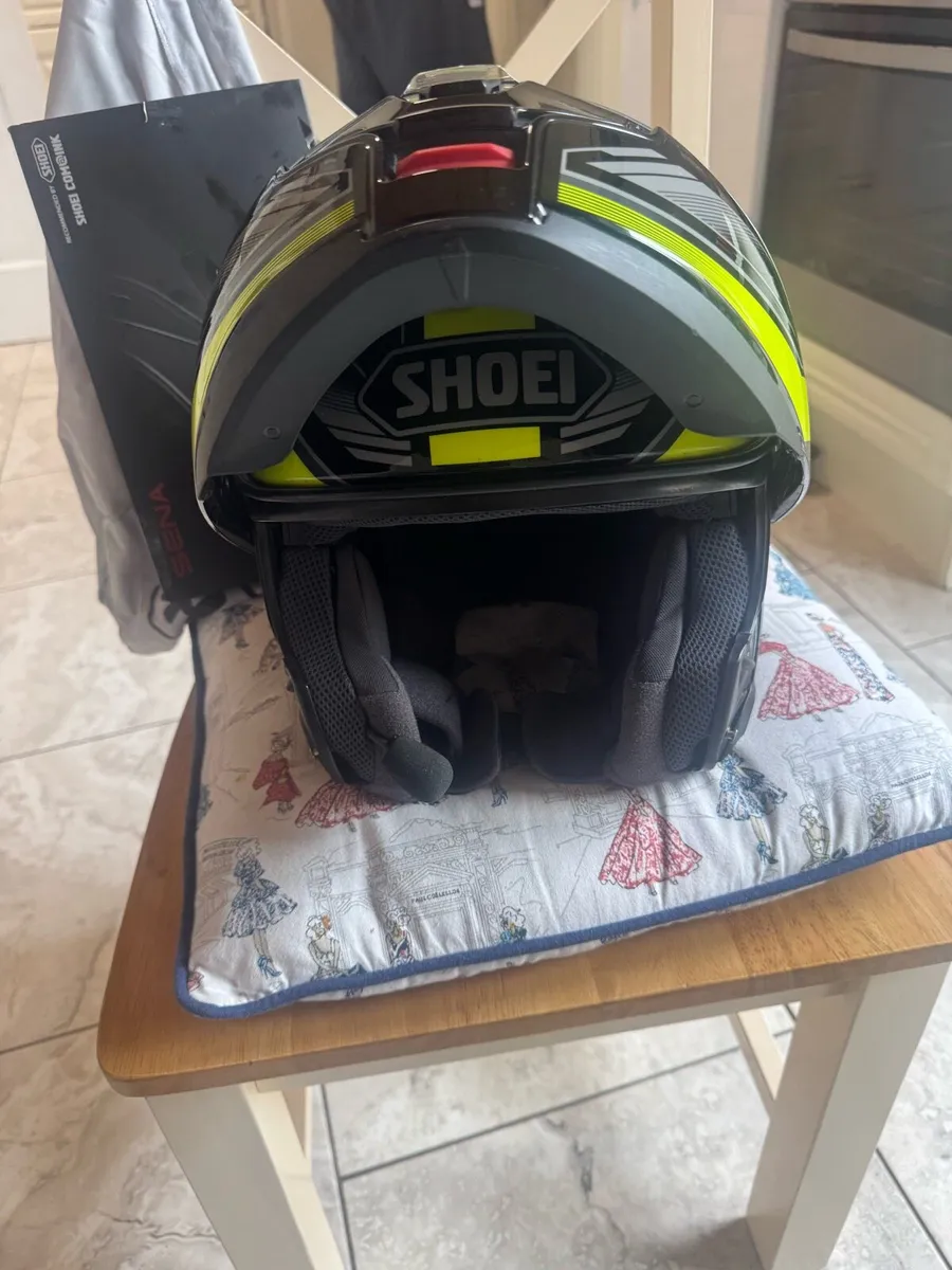 Shoei neotec3 helmet - Image 2