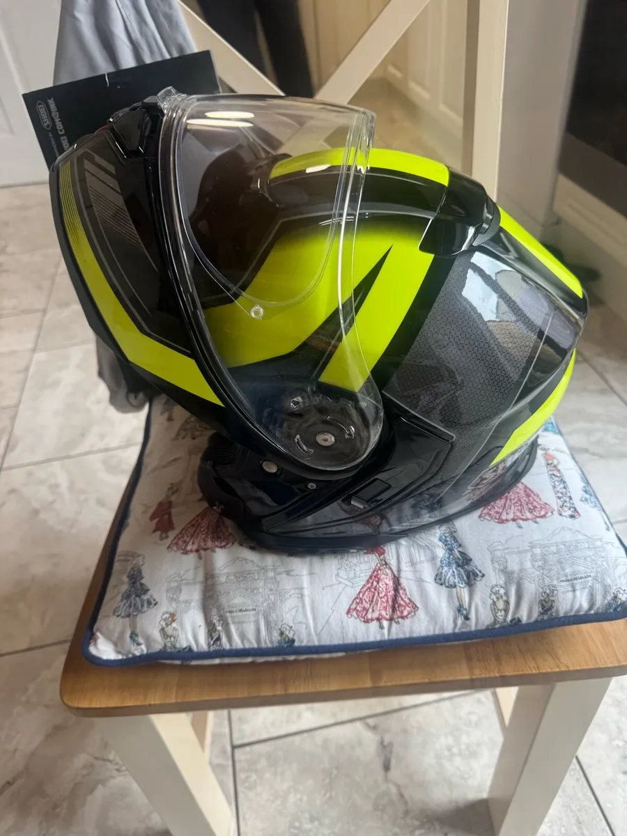 Shoei neotec3 helmet - Image 3