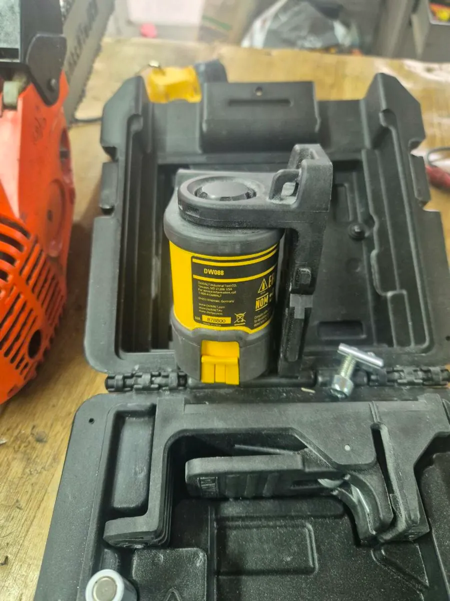 DeWalt dw088 self-leveling laser - Image 3
