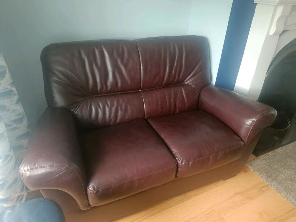 Brown two seater couch - Image 2