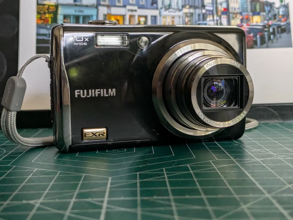 Fujifilm F80 EXR🌈 Super CCD digital camera - Image 1