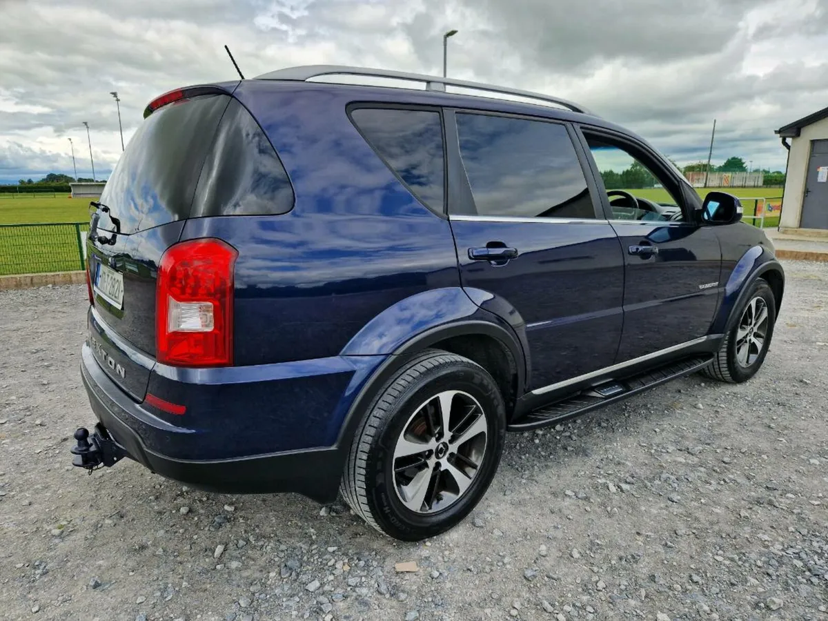 171 Rexton 2.2 exrdi Auto 4x4 Low Box *** - Image 2
