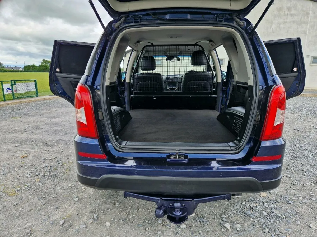 171 Rexton 2.2 exrdi Auto 4x4 Low Box *** - Image 3