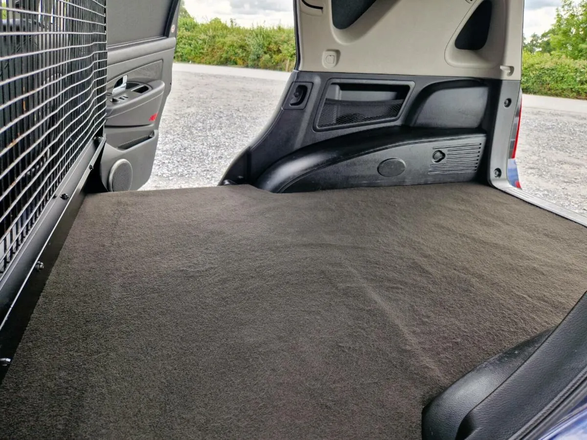 171 Rexton 2.2 exrdi Auto 4x4 Low Box *** - Image 4