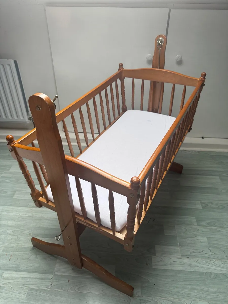 Vintage rocking cradle - Image 1