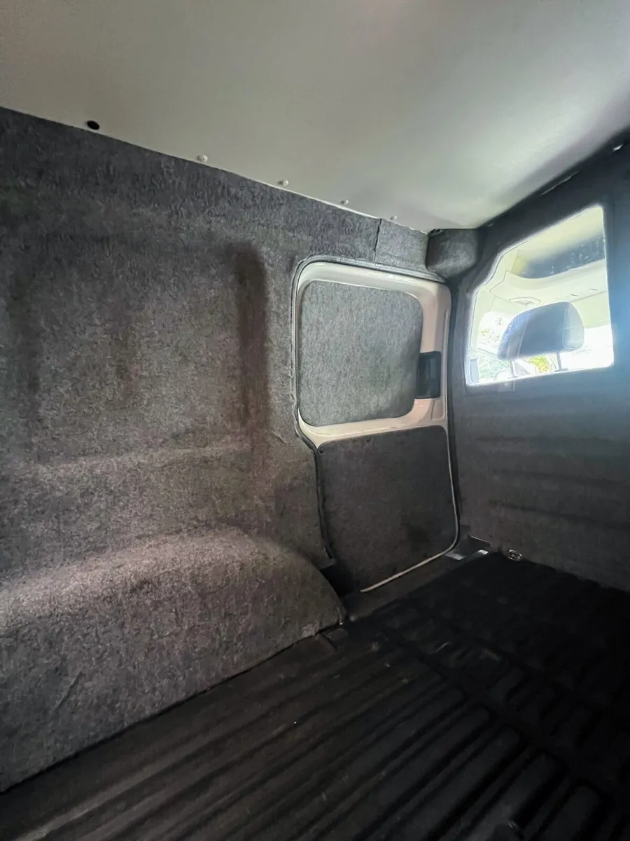 Volkswagen Caddy 2013-low milege - Image 3