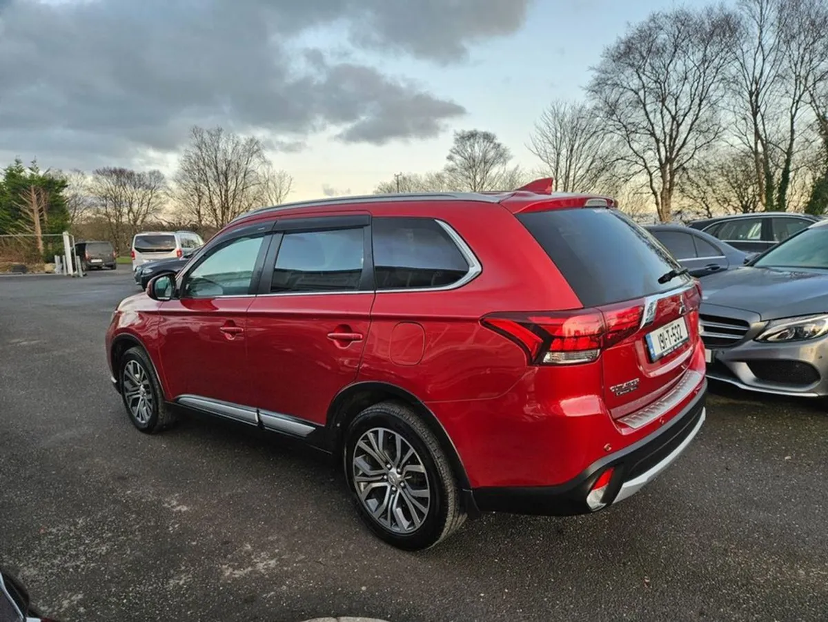 Mitsubishi Outlander 4WD 6MT 4DR - Image 4