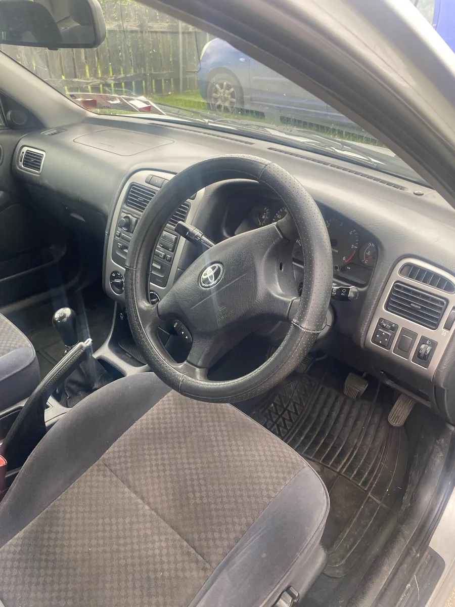 Toyota avensis 2 lt diesel for sale - Image 4