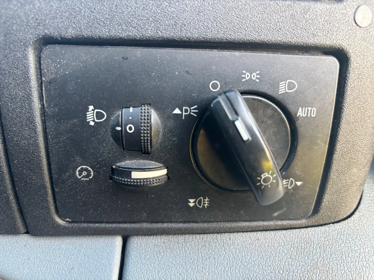 Ford Transit 2008 - Image 2