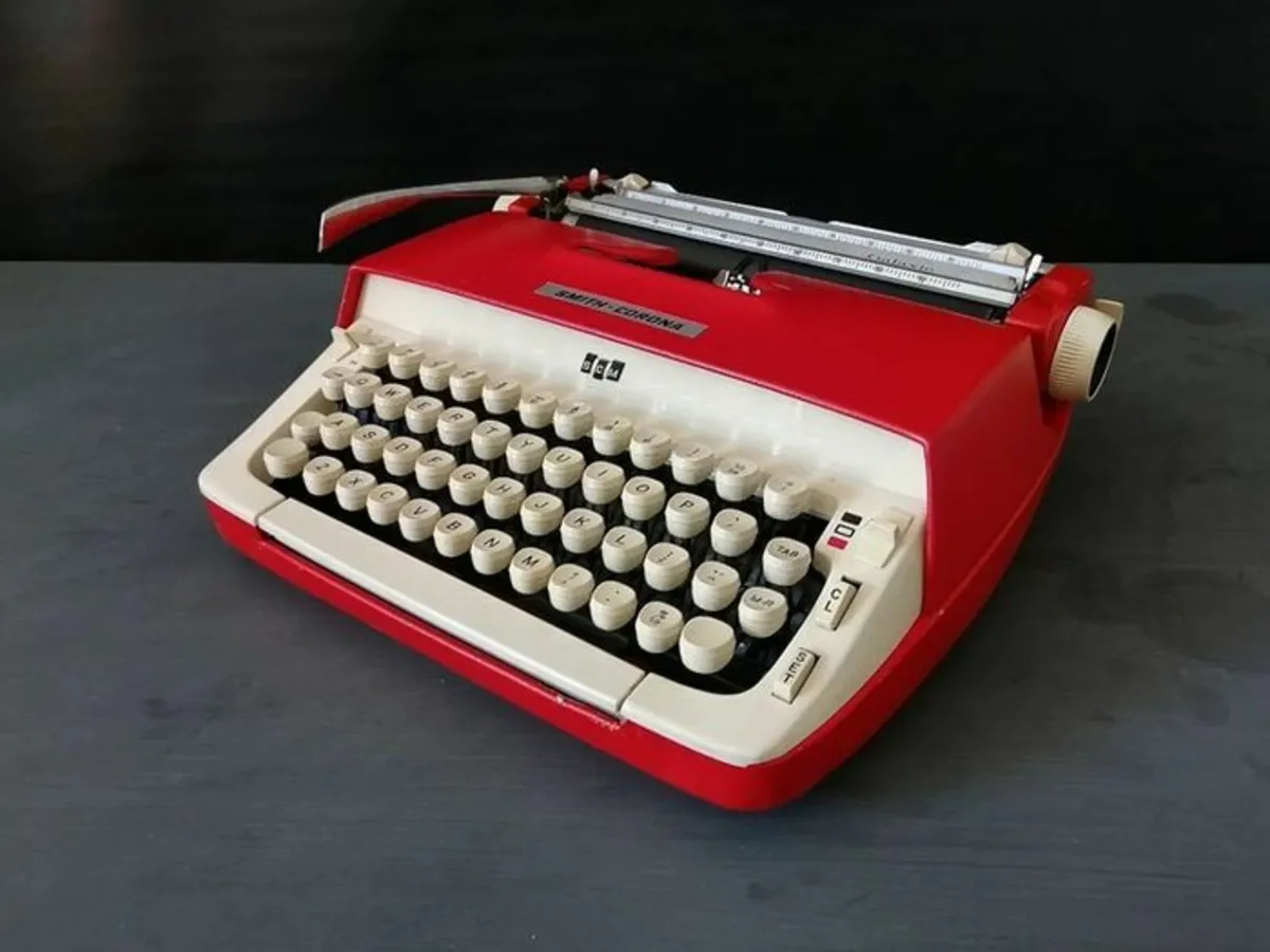 Smith Corona Galaxie typewriter - Fully Restored - Image 1