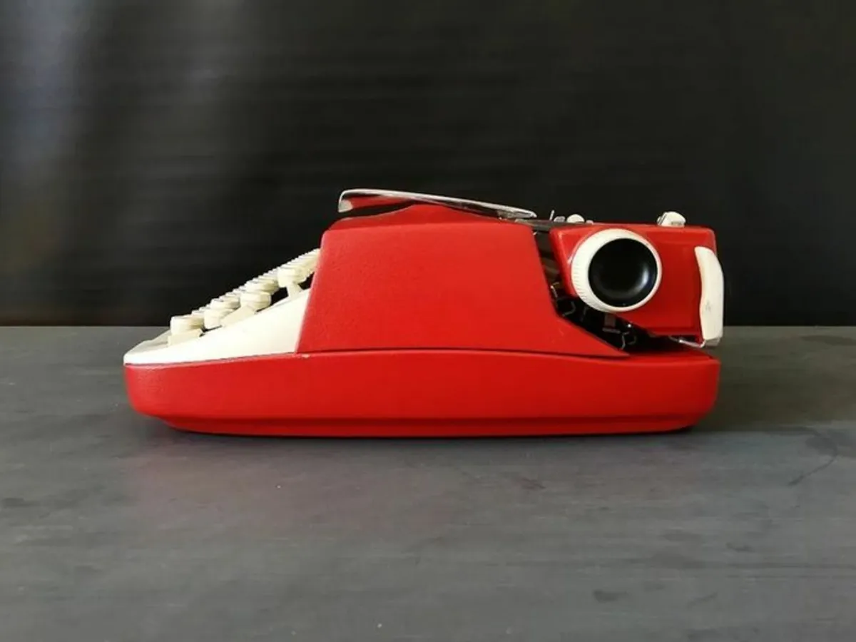 Smith Corona Galaxie typewriter - Fully Restored - Image 2