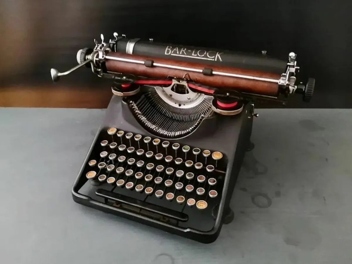 Barlock 17 Typewriter - Fully Restored - Image 2