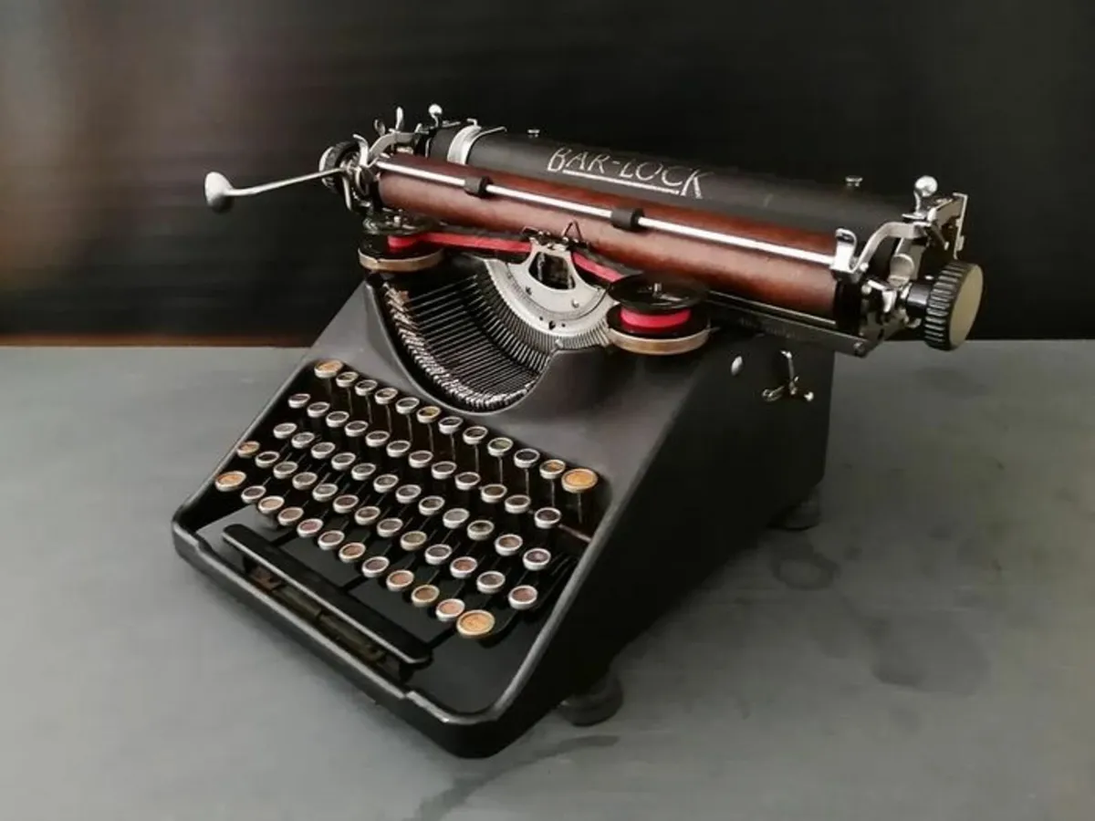 Barlock 17 Typewriter - Fully Restored - Image 1