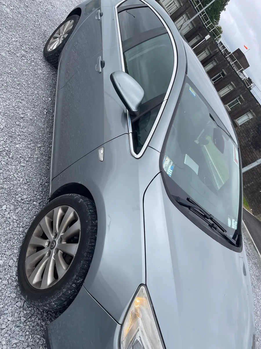 Vauxhall Astra 2011 Automatic - Image 1