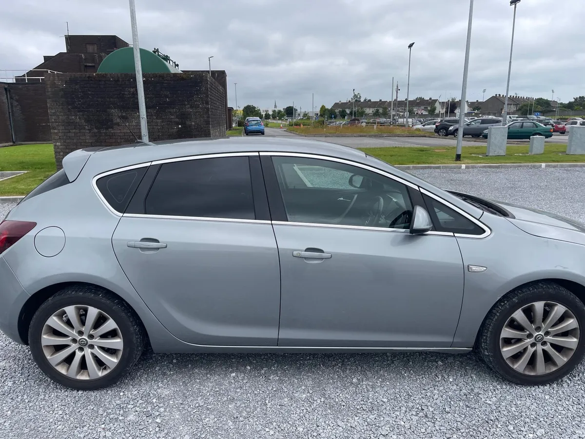 Vauxhall Astra 2011 Automatic - Image 2