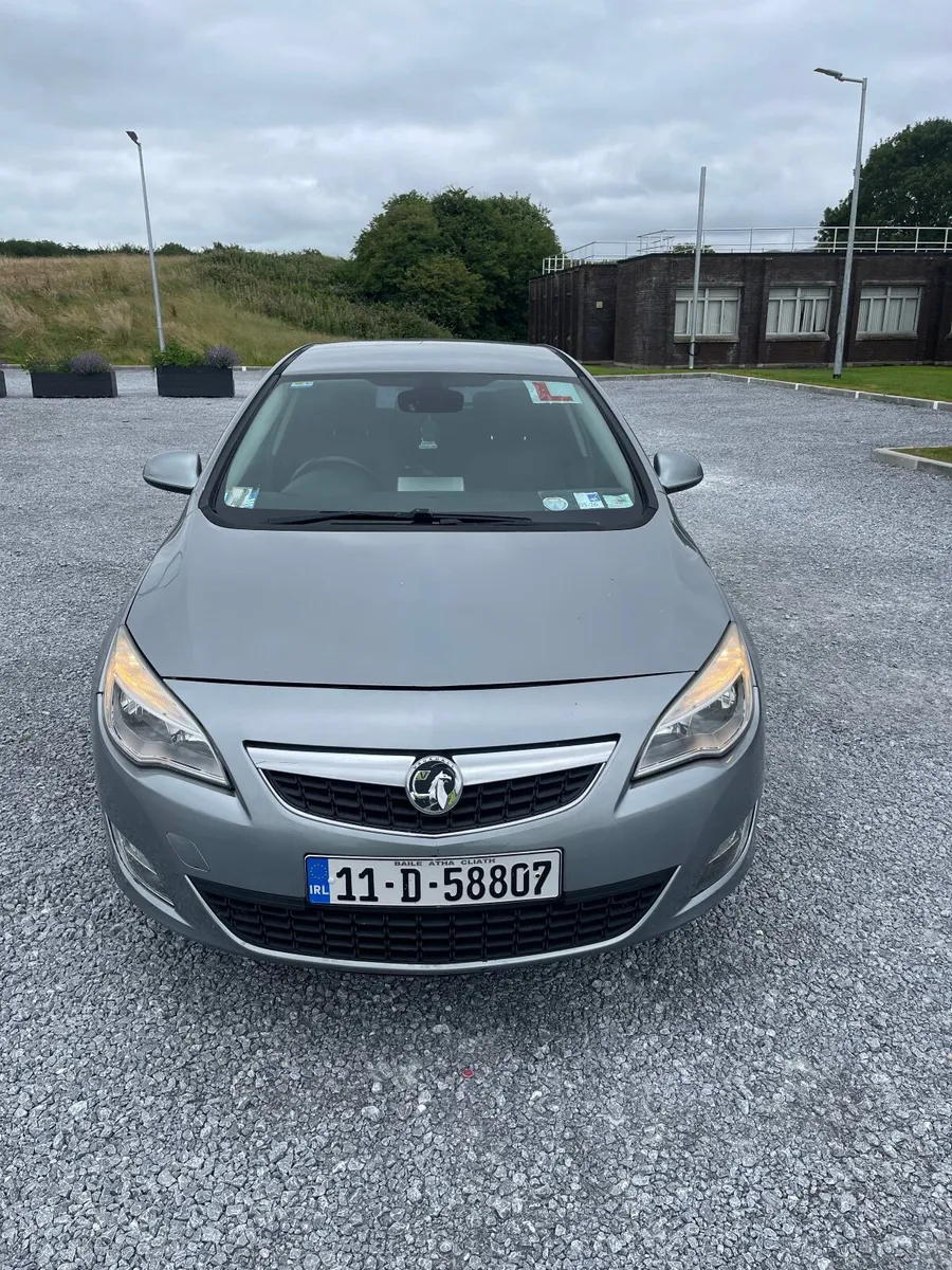 Vauxhall Astra 2011 Automatic - Image 3