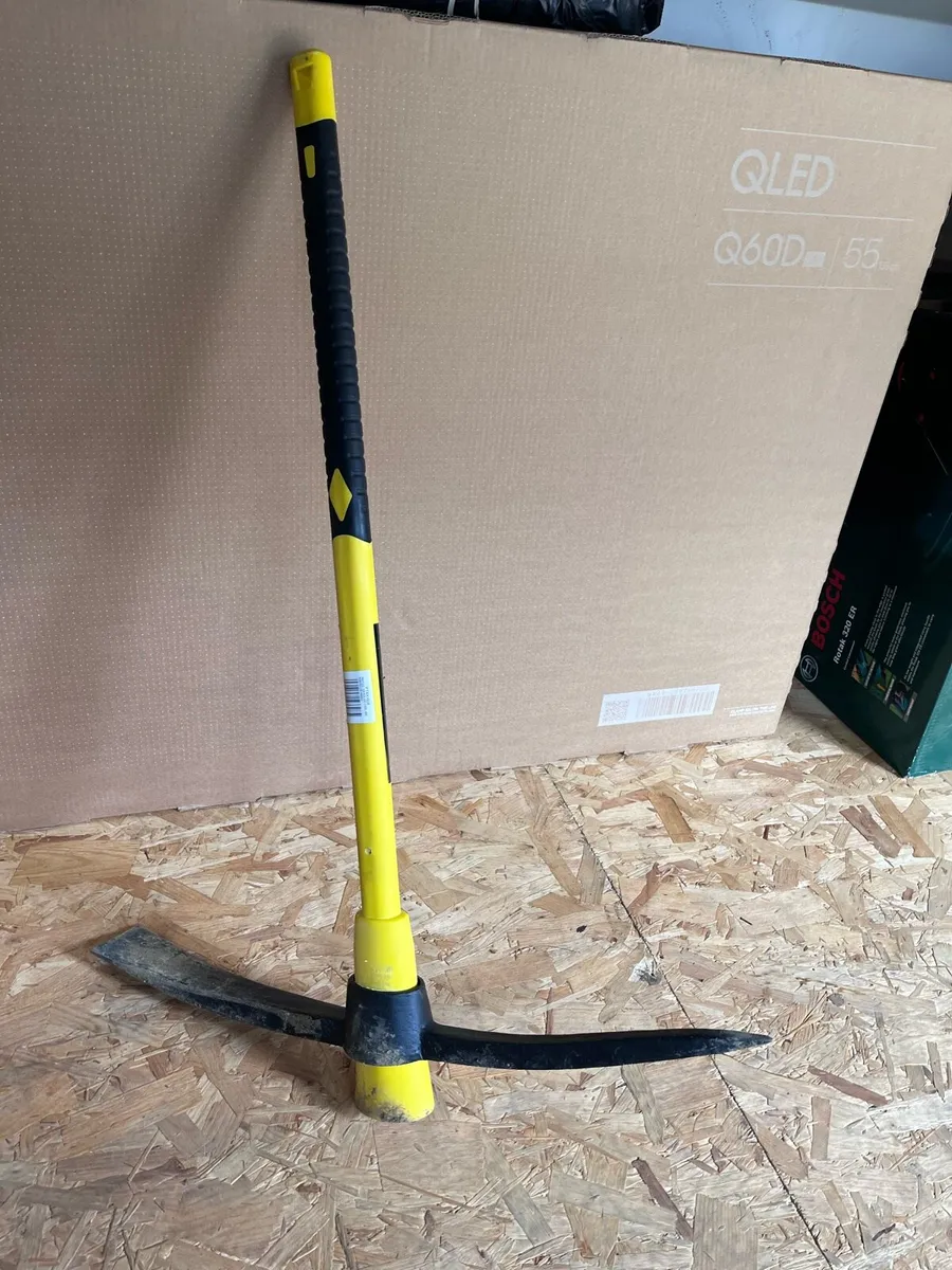 Pick garden tool , digging , construction - Image 1