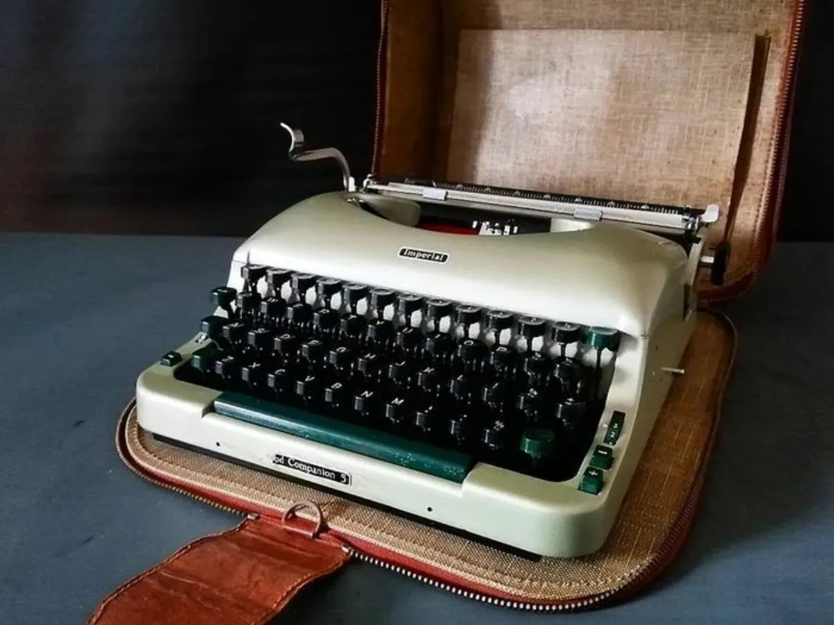 Imperial Good Companion 5 typewriter - Fully Resto - Image 1
