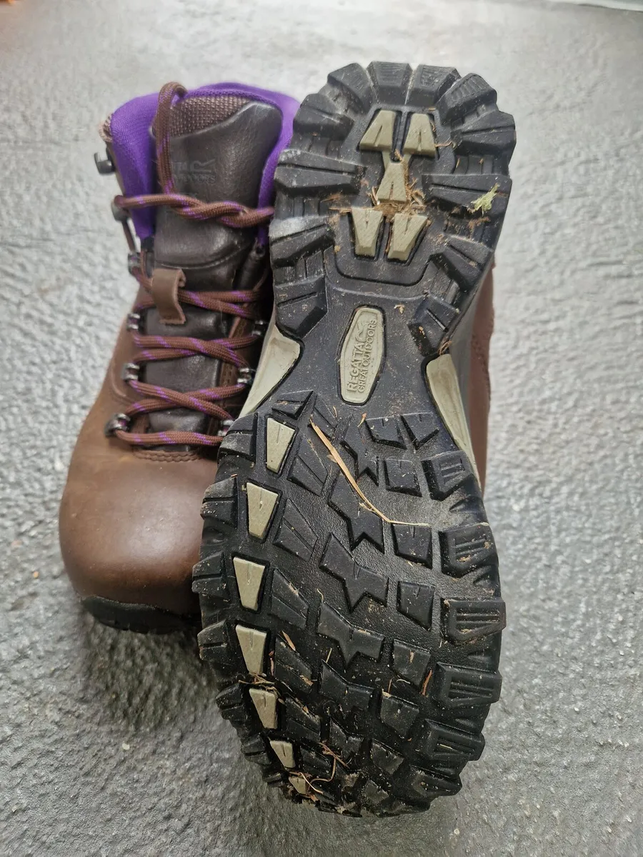 Hiking boots - Image 2