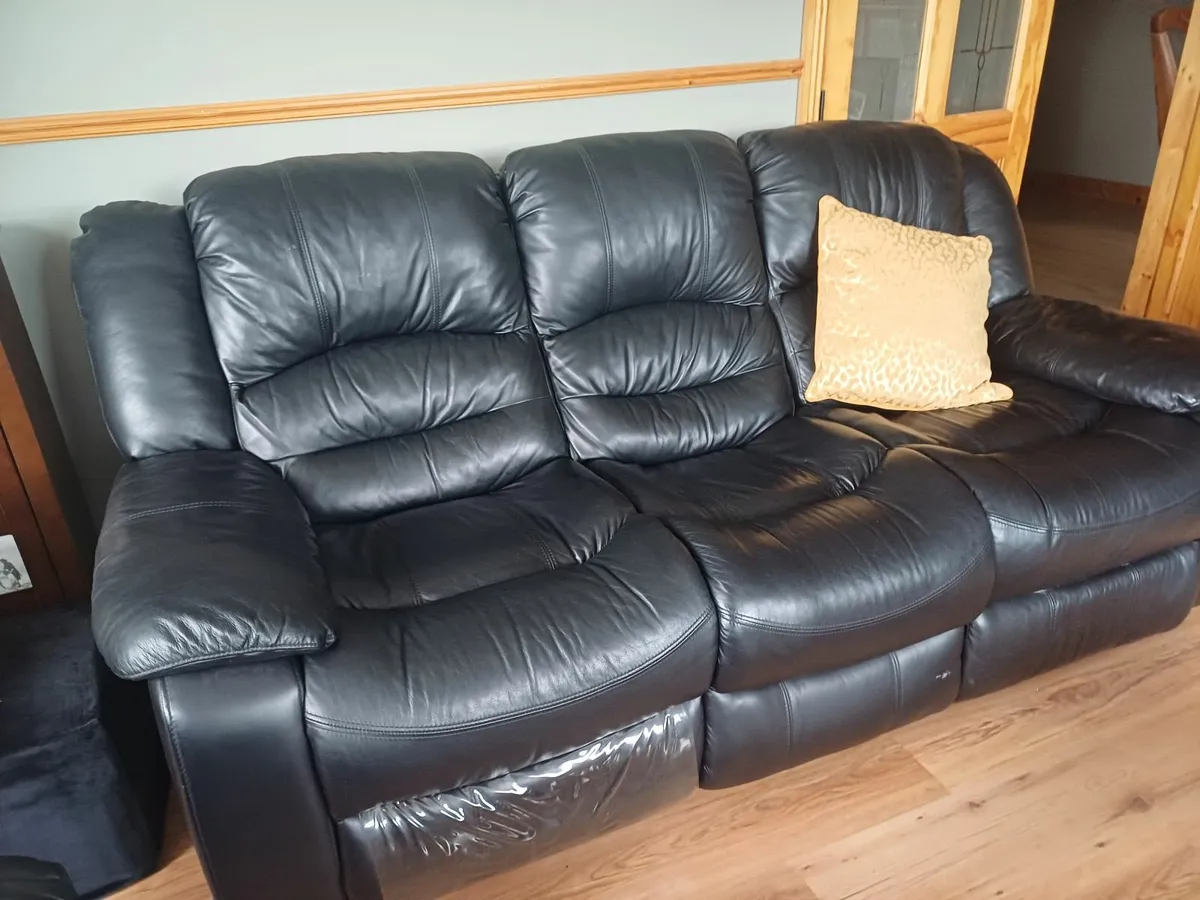 Black Leaather Sofa - Image 3