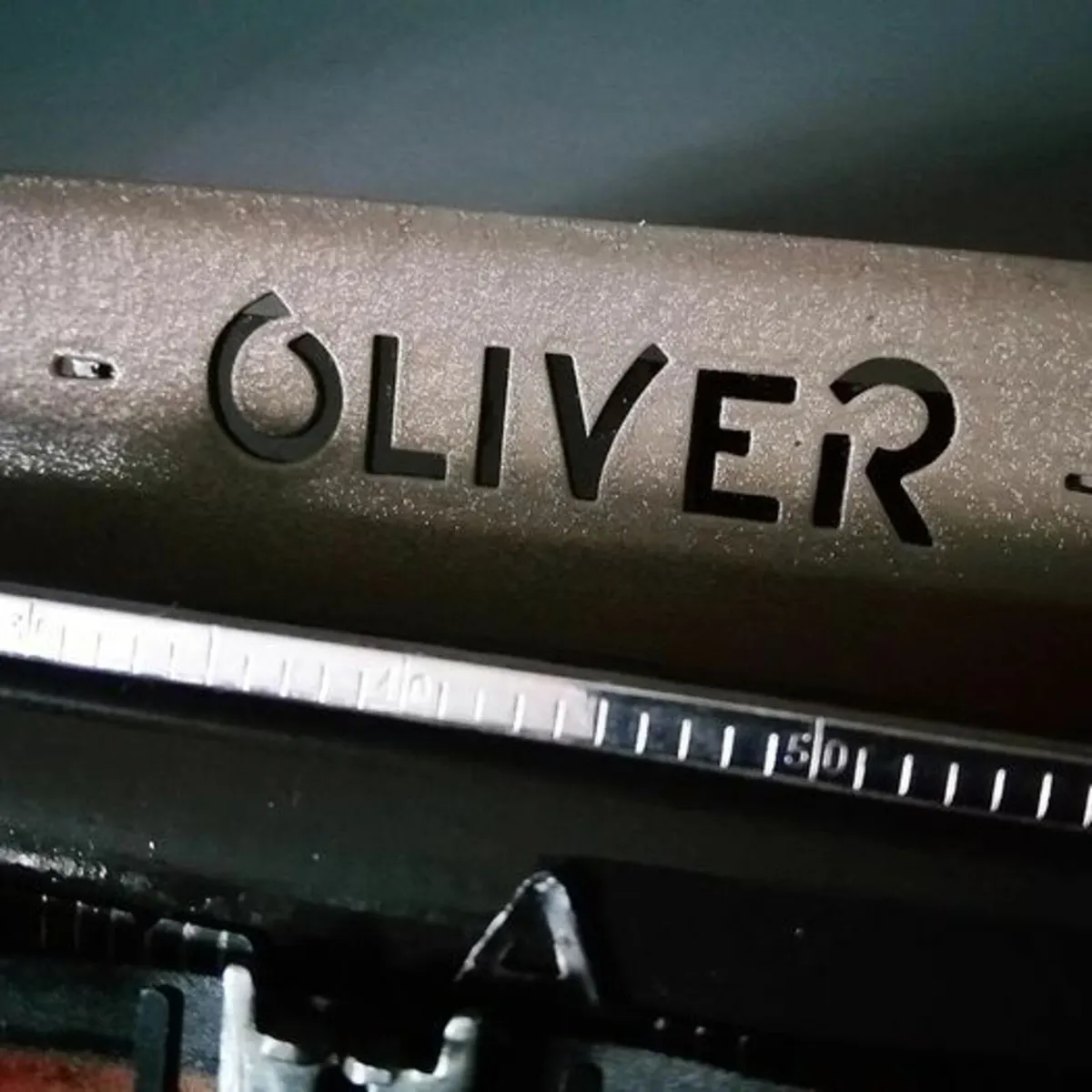 Oliver Portable typewriter - Fully Restored - Image 2