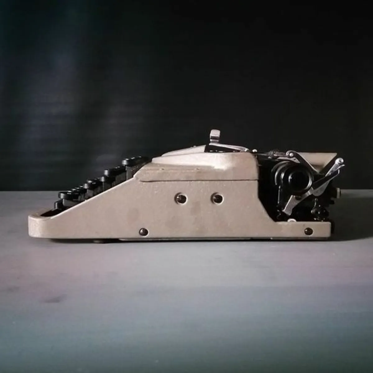 Oliver Portable typewriter - Fully Restored - Image 3