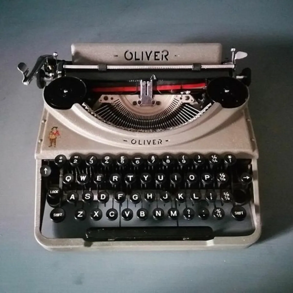 Oliver Portable typewriter - Fully Restored - Image 4