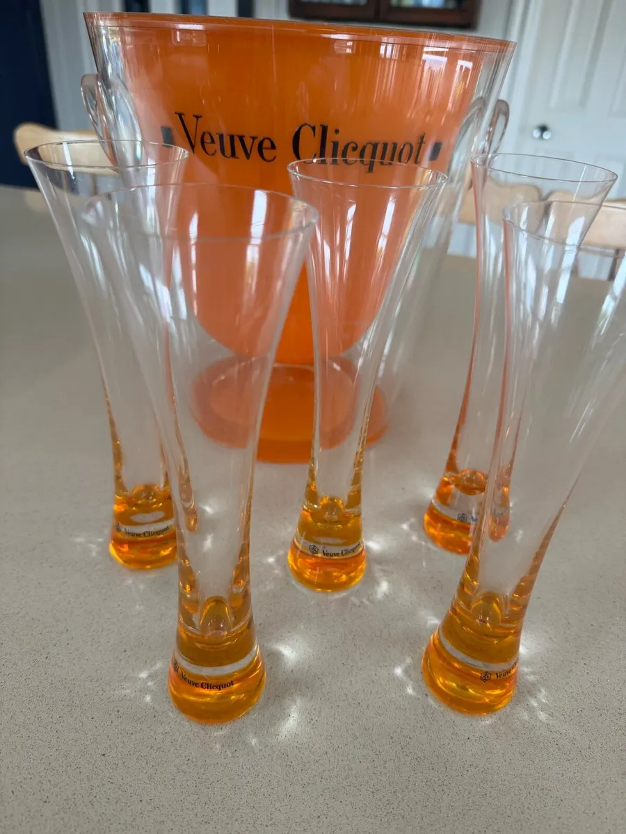 Veuve Clicquot ice bucket and glasses - Image 2