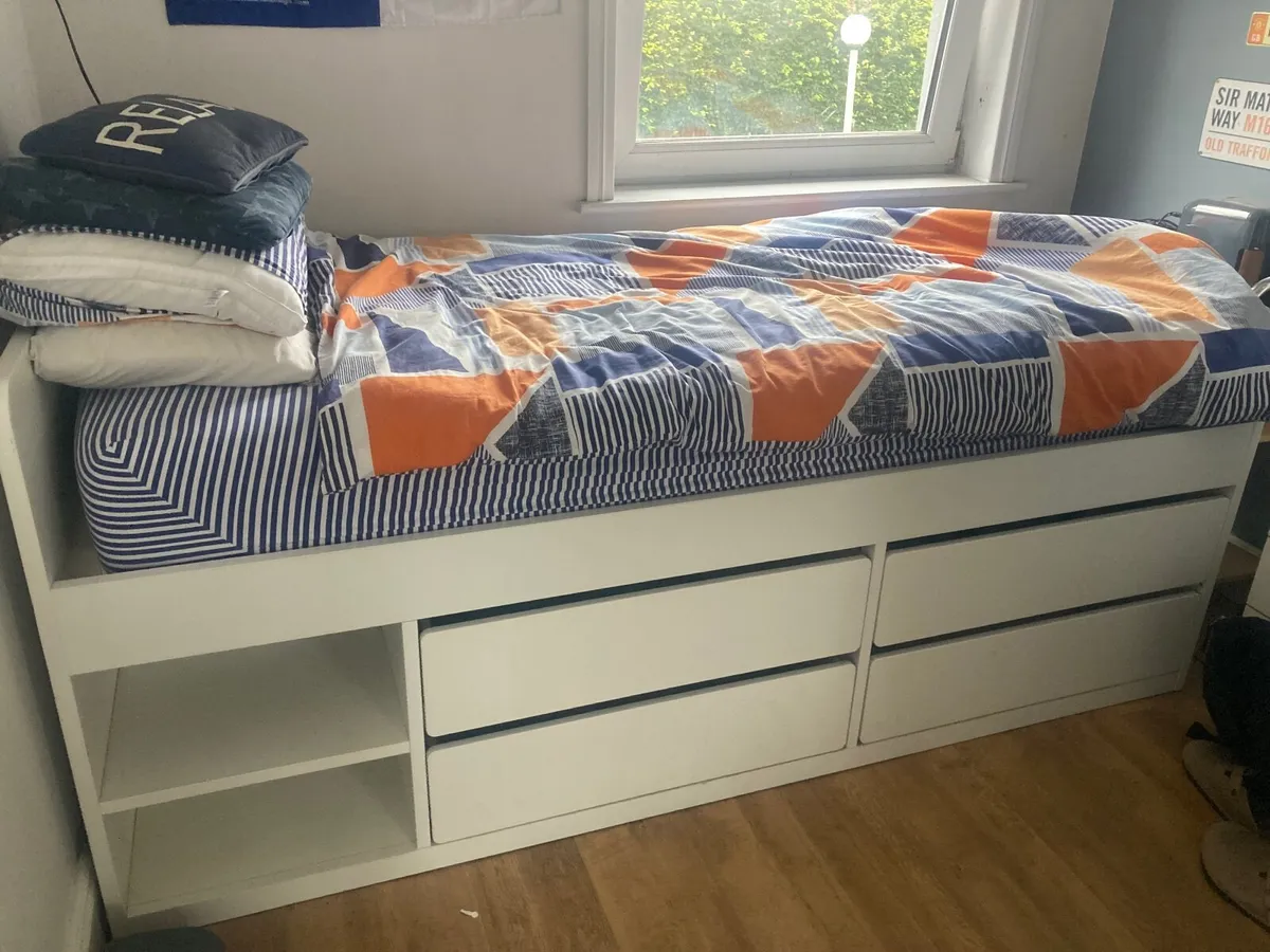 Bed - Image 1