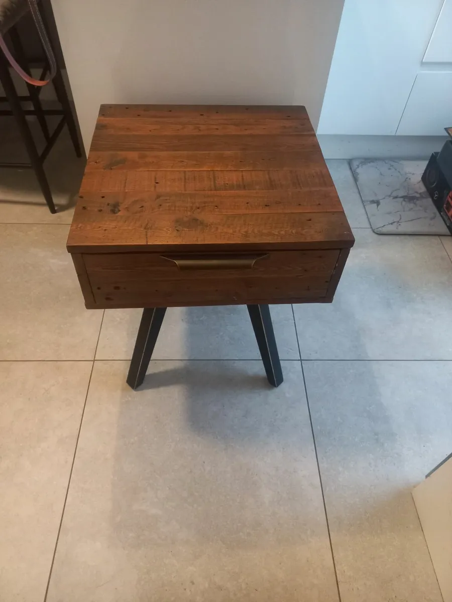 Bench and side table - Image 2