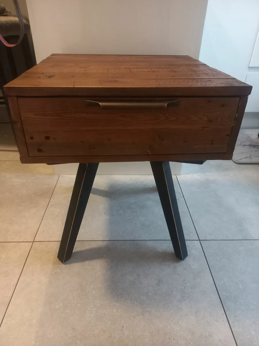 Bench and side table - Image 3