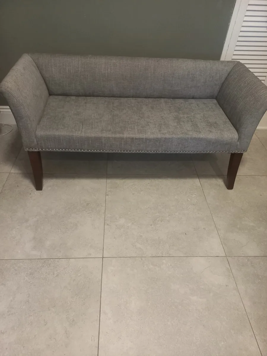 Bench and side table - Image 4