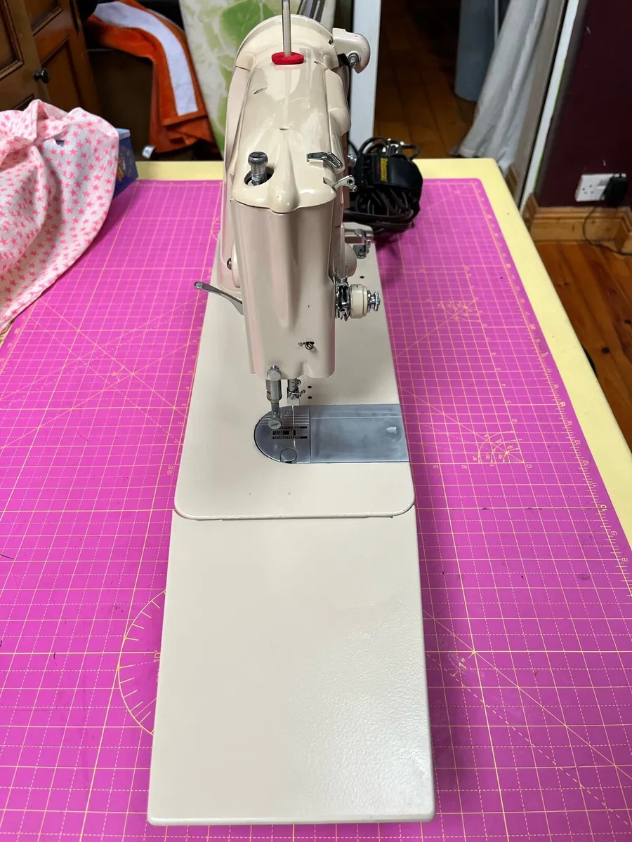 Singer Sewing Machine - Image 2