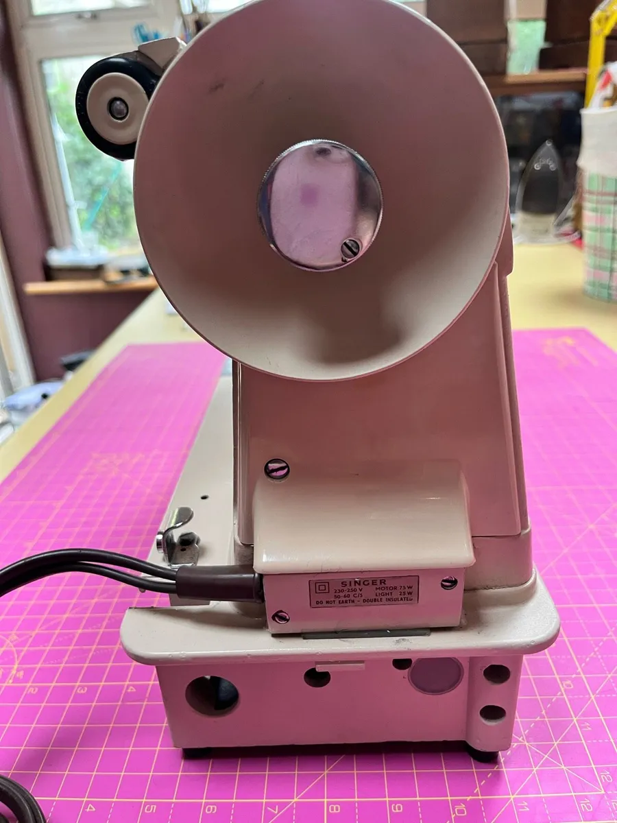 Singer Sewing Machine - Image 3
