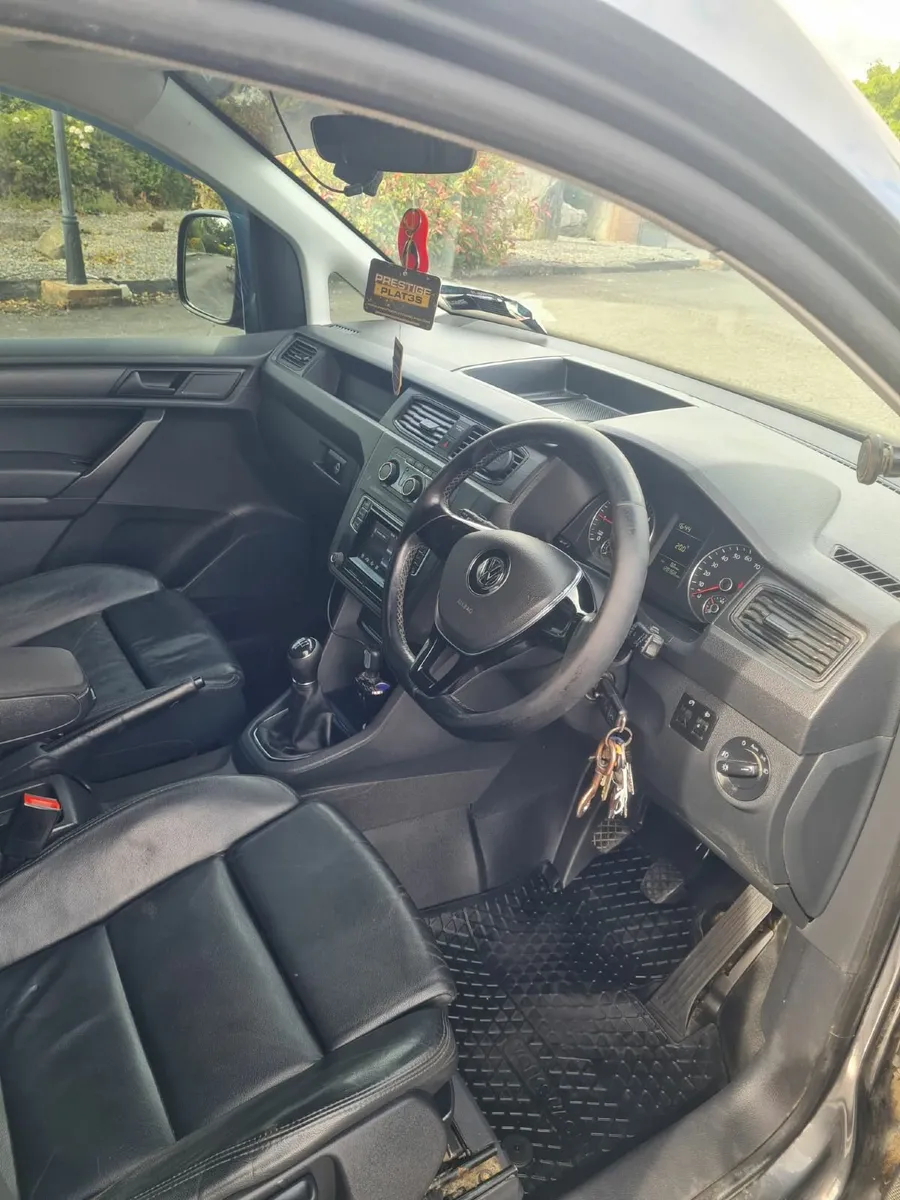 Volkswagen Caddy 2017 - Image 2