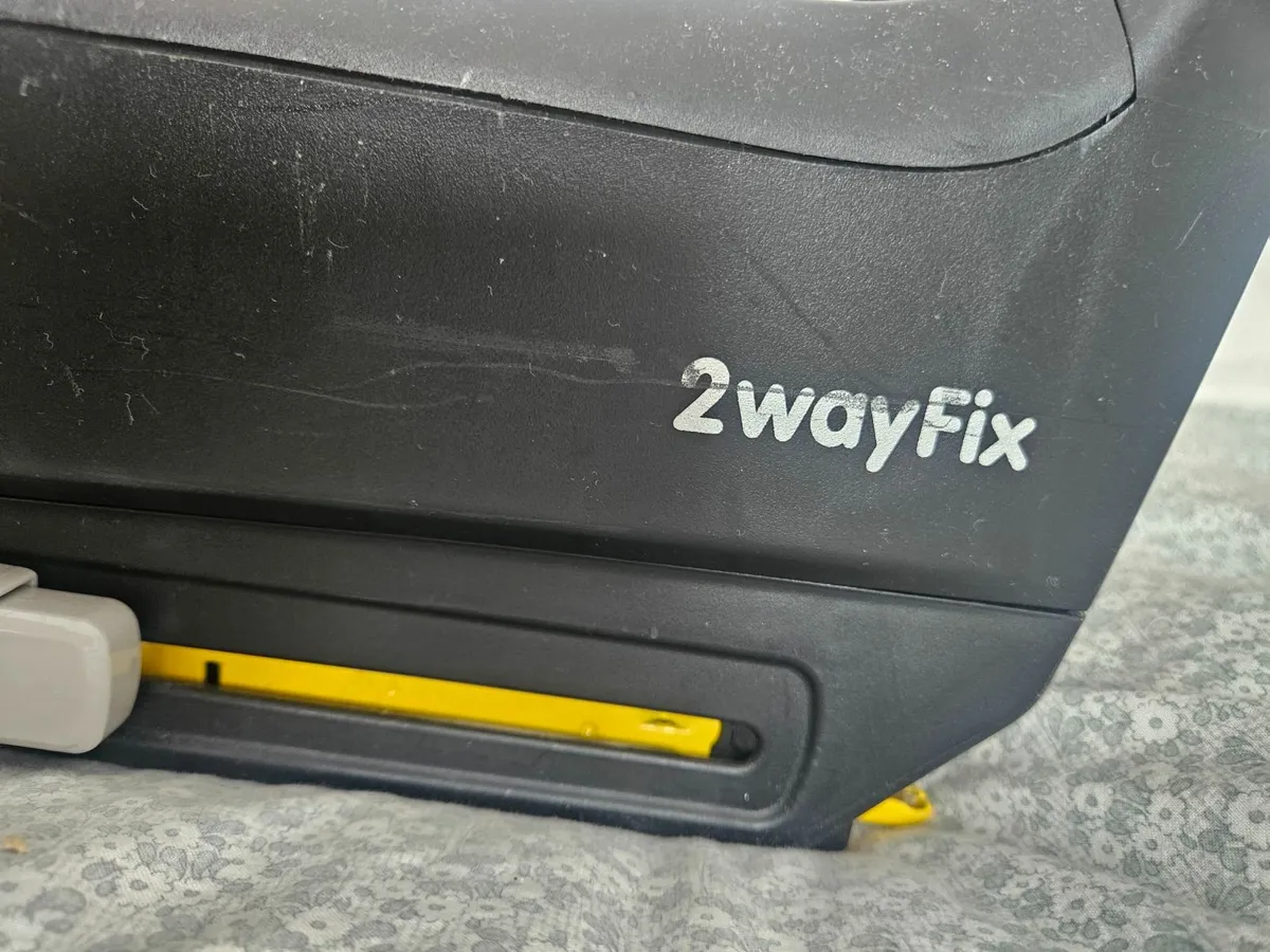 Isofix maxi cosi 2 way base for carseat - Image 2
