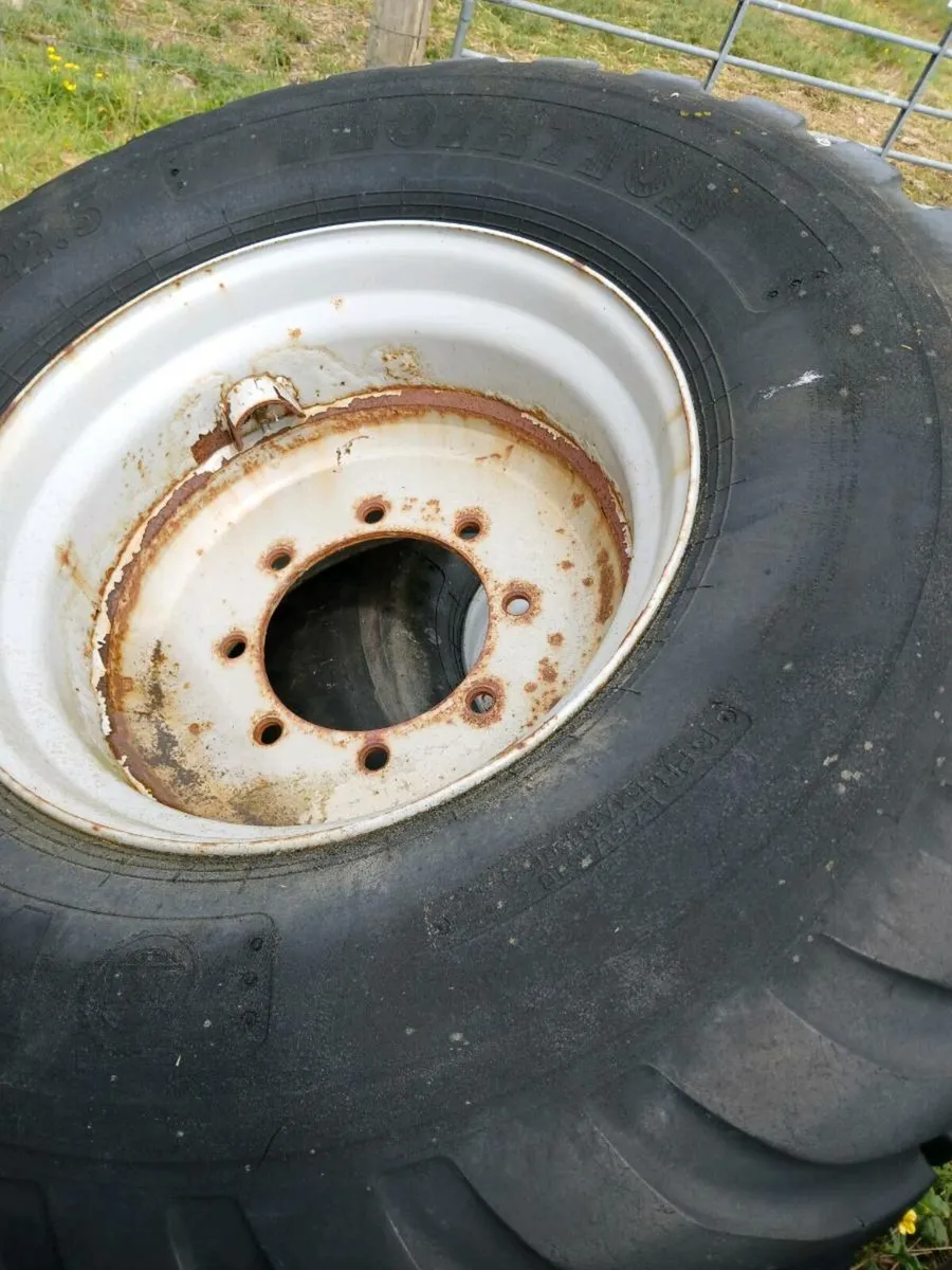 Slurry tanker wheels and tyres - Image 1