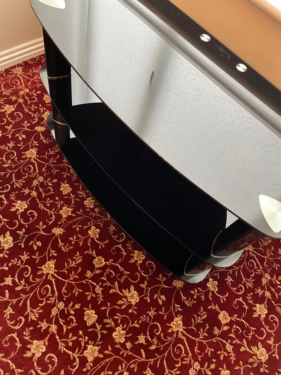 Glass TV table - Image 3